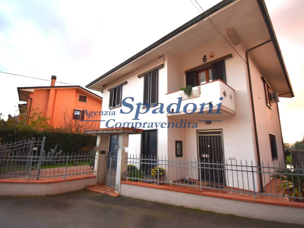 Villa a Monsummano terme in Via Rubattorno, 910 - Foto 2