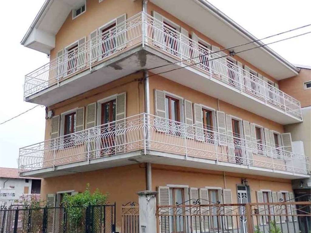 Casa indipendente a Ciriè in Via Corio, 14 - Foto 2