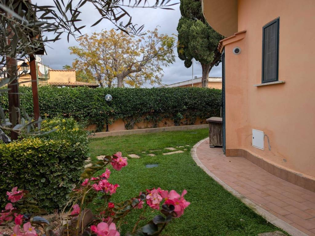 Villetta a schiera a Santa marinella in Via Aurelia, 198 - Foto 2