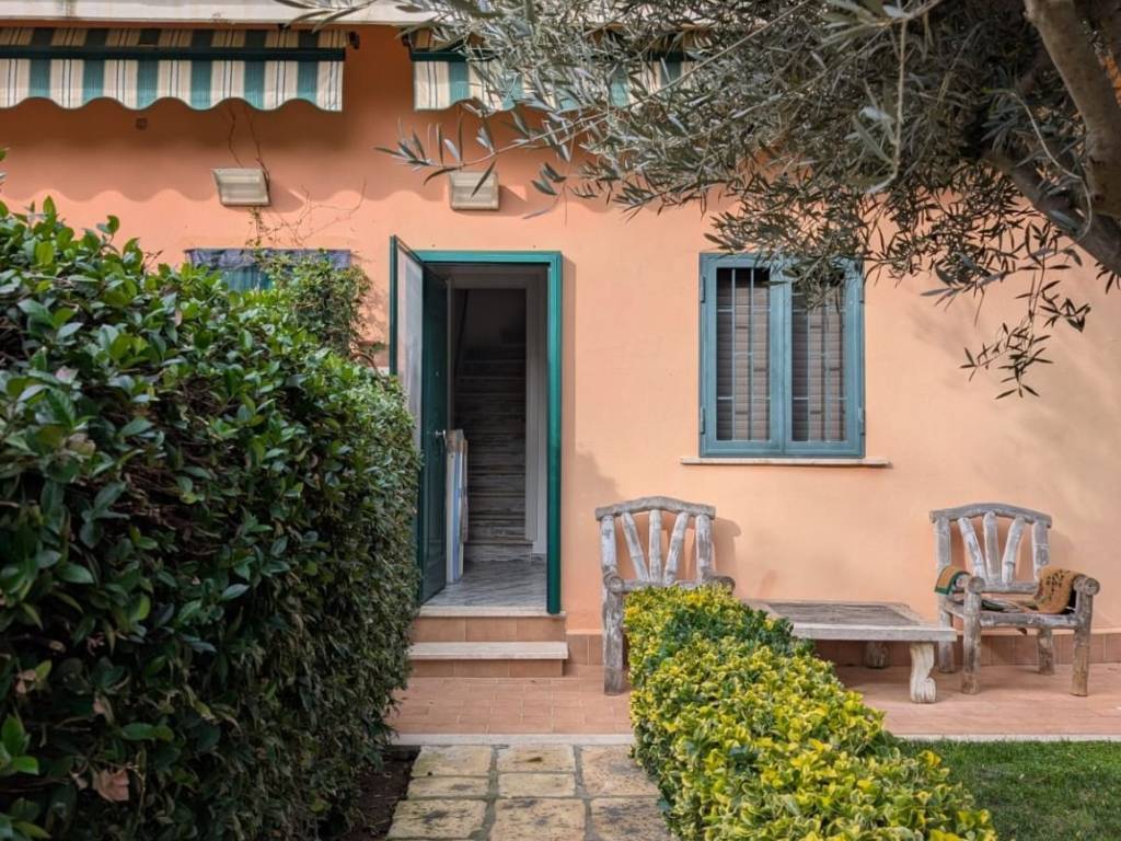 Villetta a schiera a Santa marinella in Via Aurelia, 198 - Foto 3