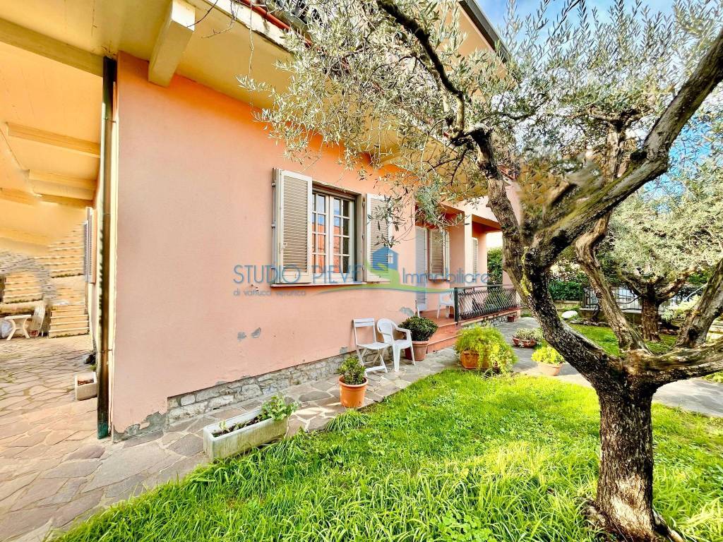 Villa a Monsummano terme in Via Costantino Nigra, 330 - Foto 2