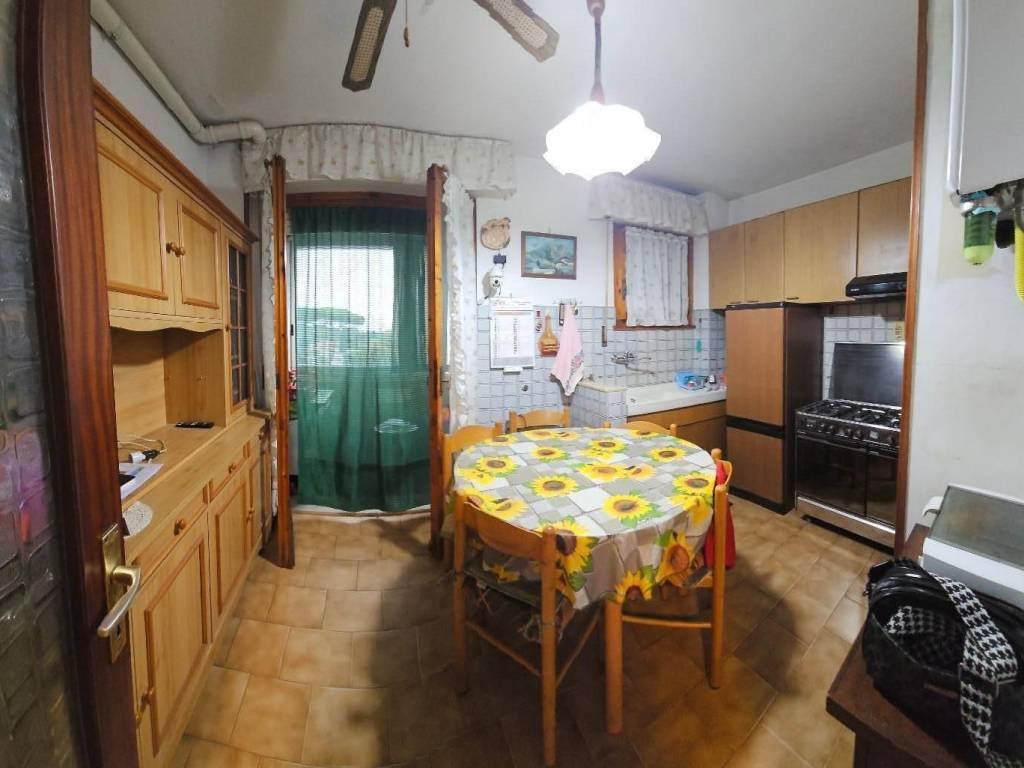 Appartamento a Collesalvetti in Via Achille Grandi, , 57014 - Foto 2