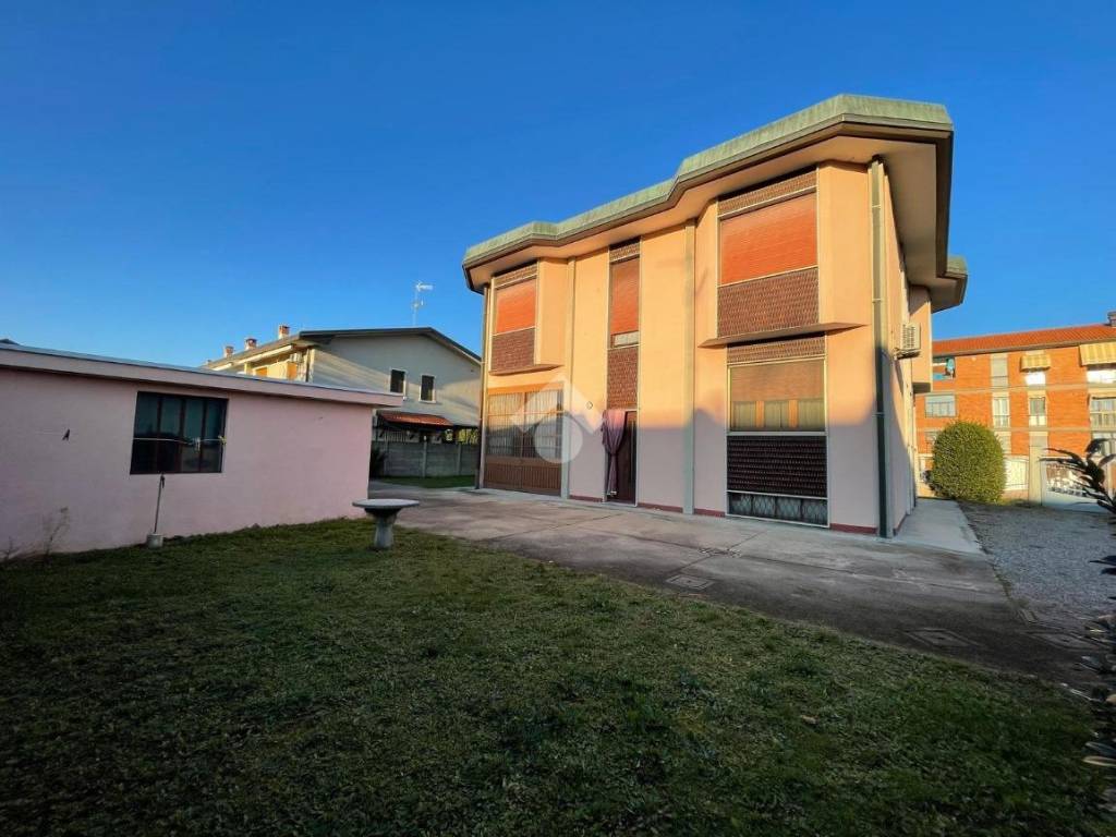 Villa a Busto garolfo in Via Monte Rosa, 45 - Foto 5
