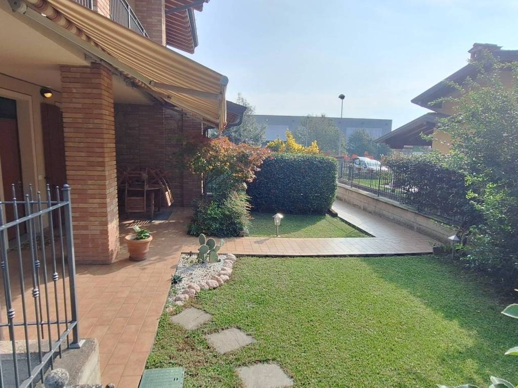 Villa a Travagliato in Via Sant'Angela Merici - Foto 3