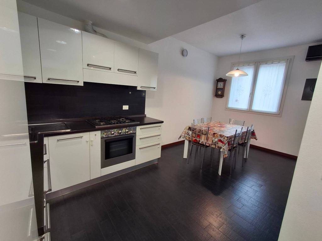 Casa indipendente a Romano di lombardia in Vicolo Baldassarre da Romano - Foto 3
