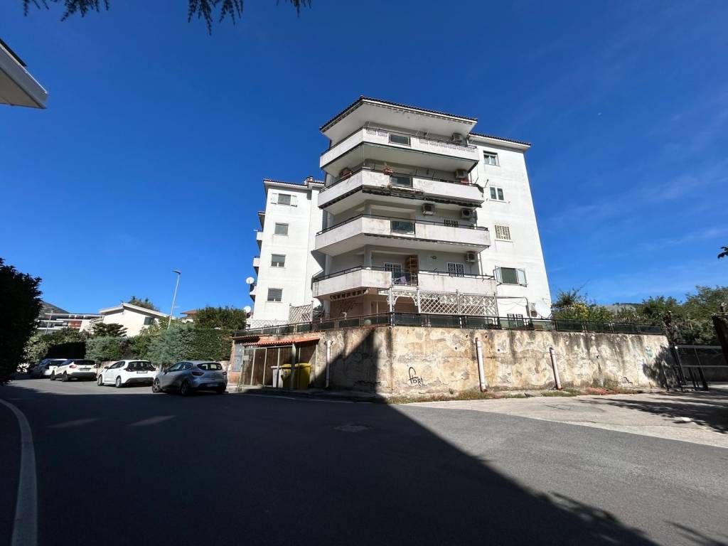 Appartamento a Caserta in Via Jacopo Comin - Foto 4