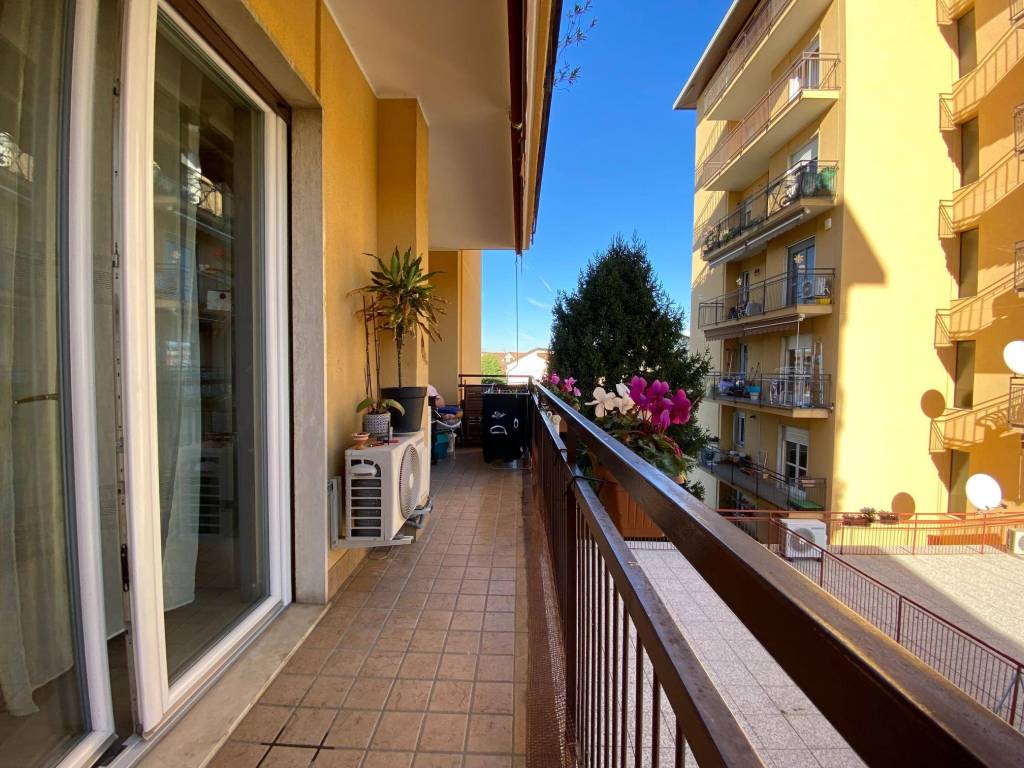 Appartamento a Cardano al campo in Via Antonio Gramsci, 35 - Foto 4