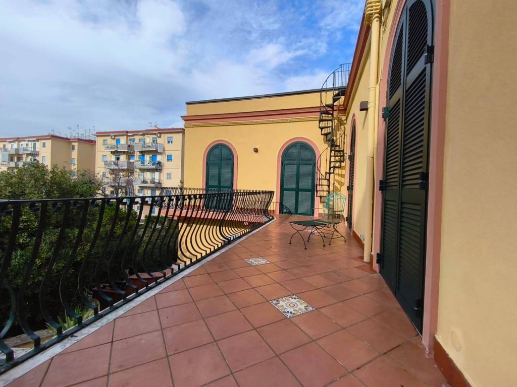 Appartamento a Portici in Piazza Gravina - Foto 4