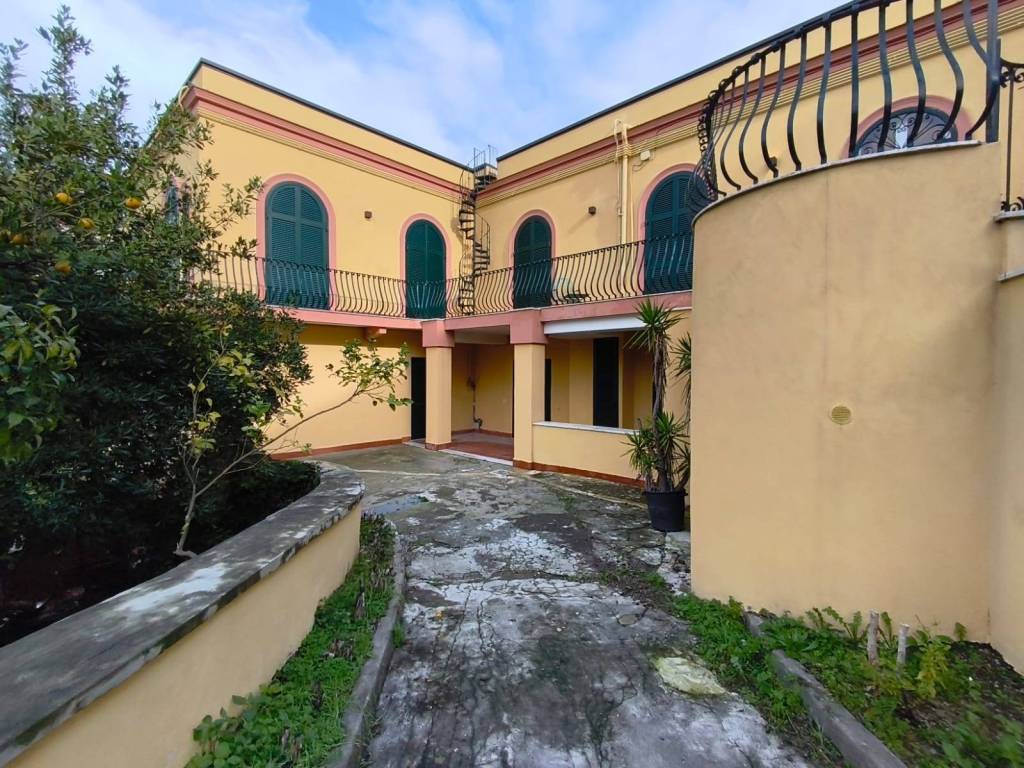 Appartamento a Portici in Piazza Gravina - Foto 3