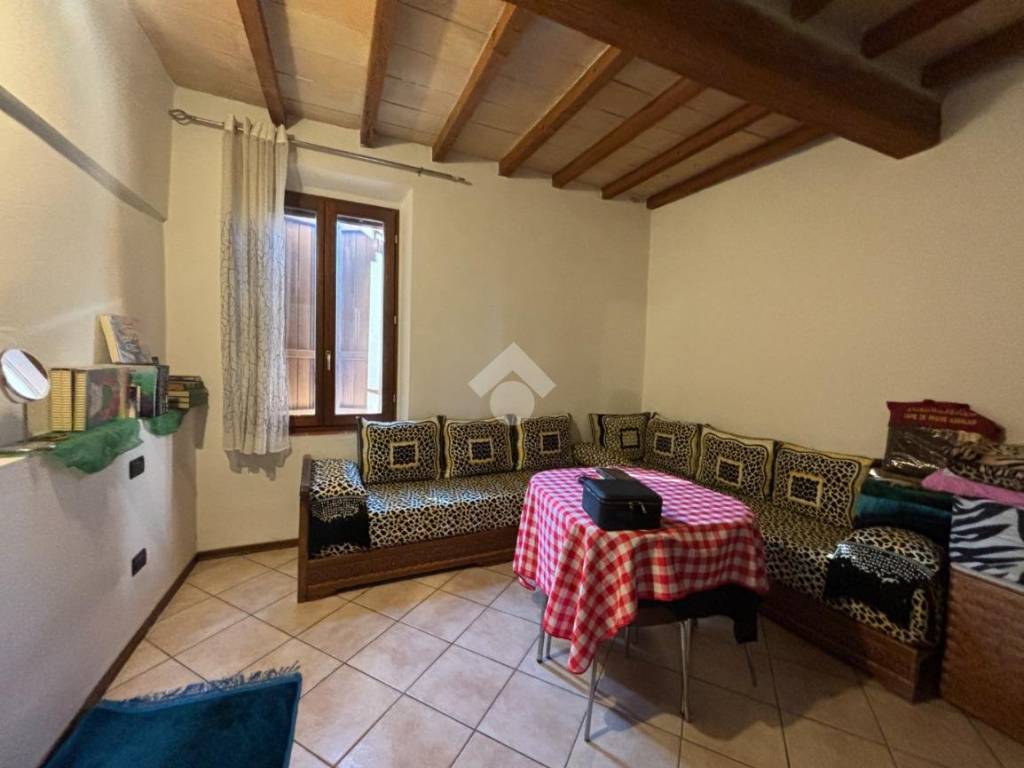 Appartamento a Traversetolo in Piazza Cesare Battisti, 7 - Foto 2