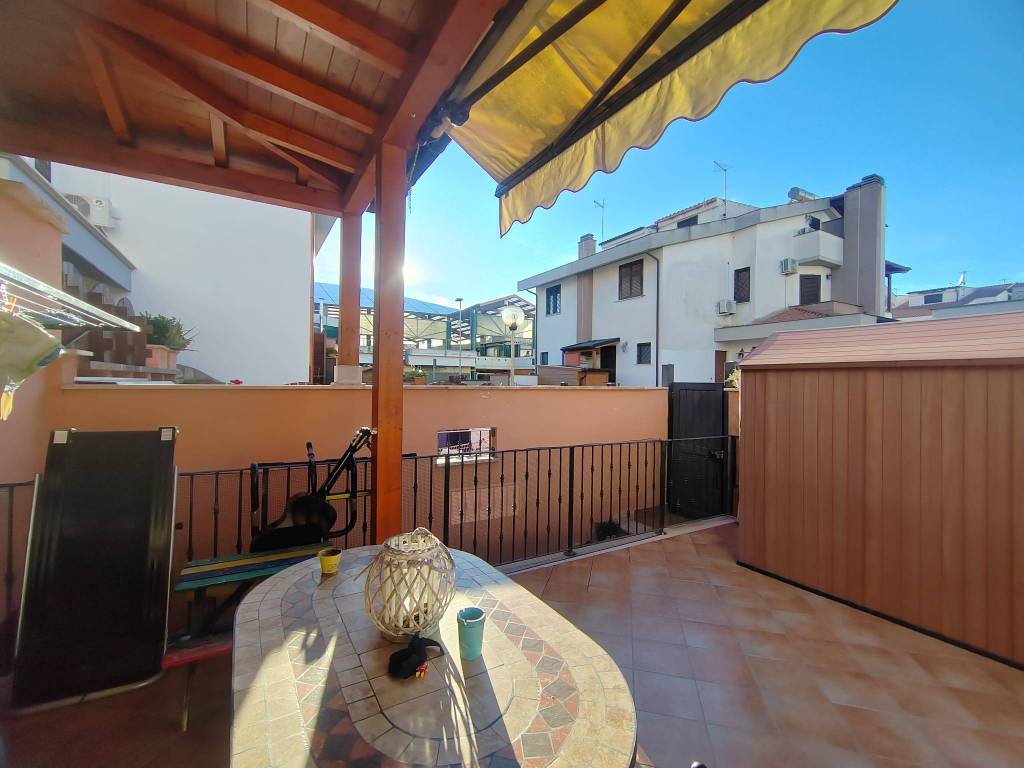 Villa a Ladispoli in Via Yvon De Begnac - Foto 3