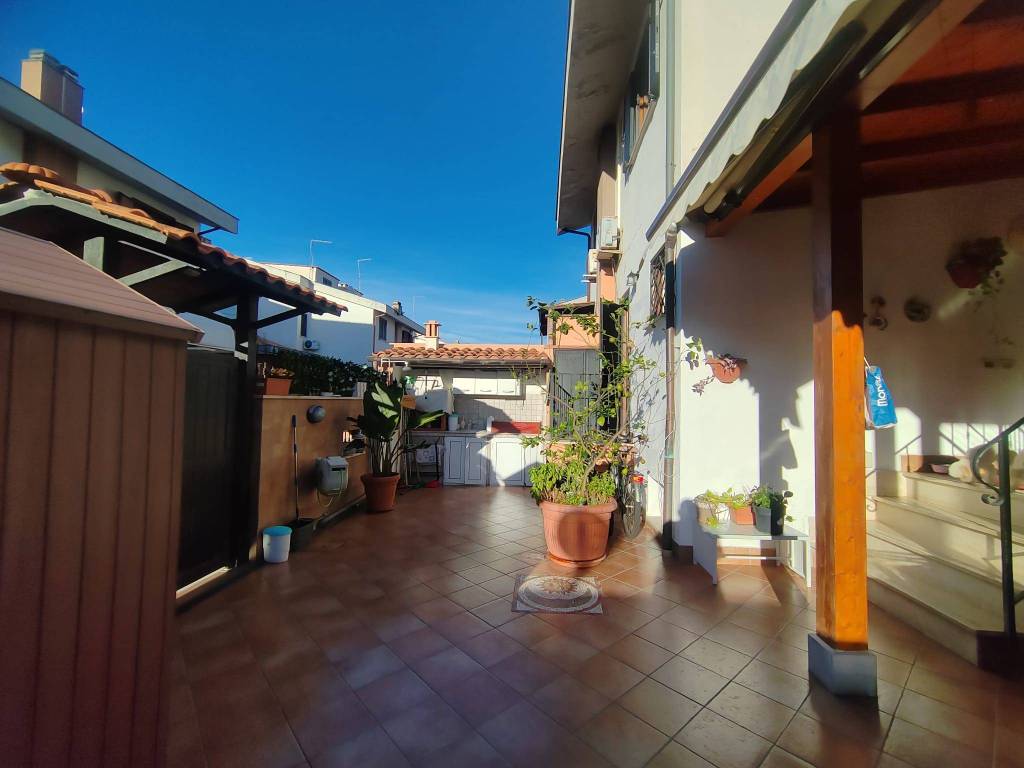 Villa a Ladispoli in Via Yvon De Begnac - Foto 5