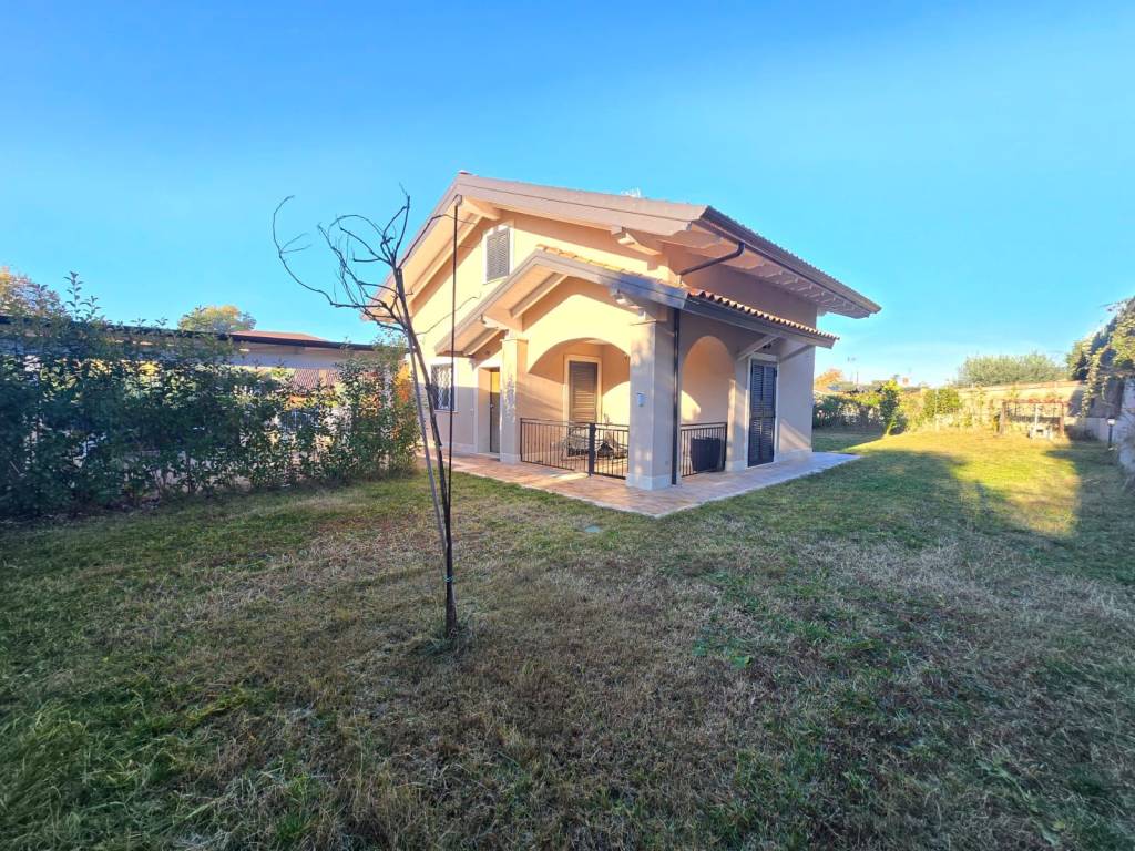 Villa a Frascati in Via Fratelli Rojni, 30 - Foto 2