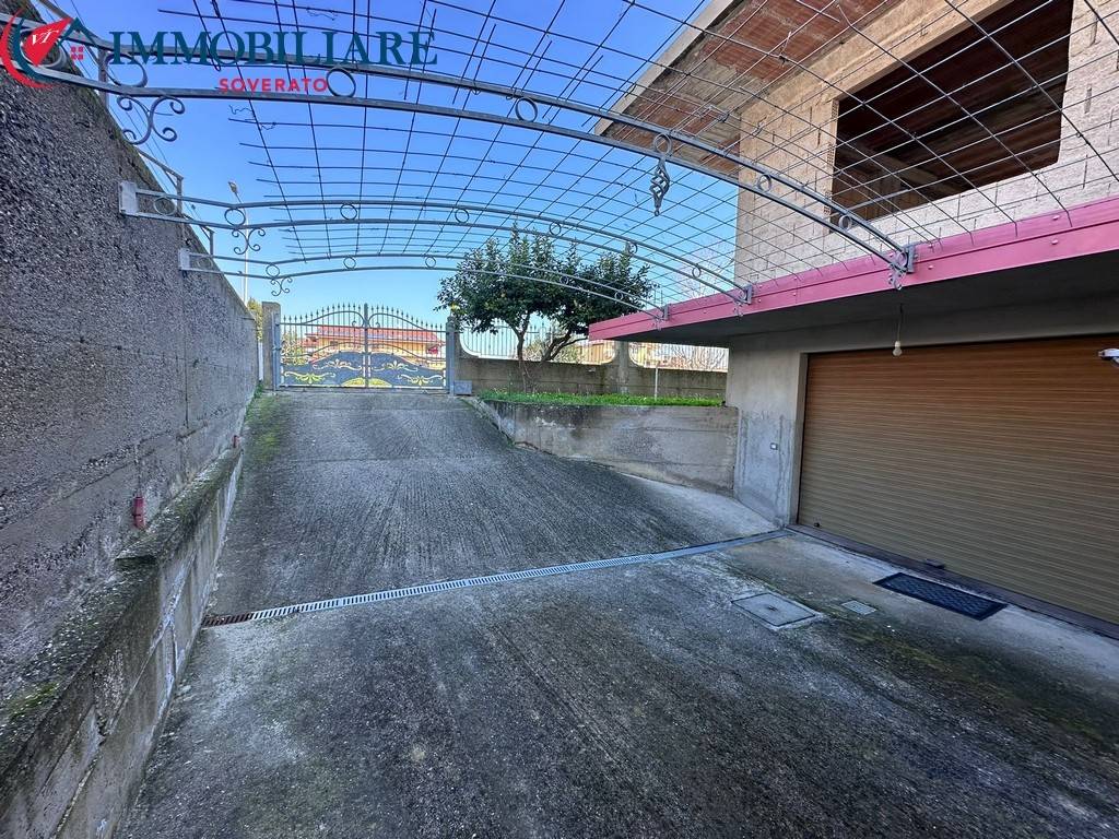Villa a Montepaone in Via Don Luigi Sturzo - Foto 5