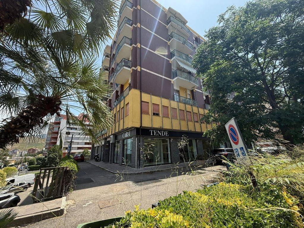 Immobile a Cosenza in Viale Giovanni e Francesca Falcone, 102 - Foto 2