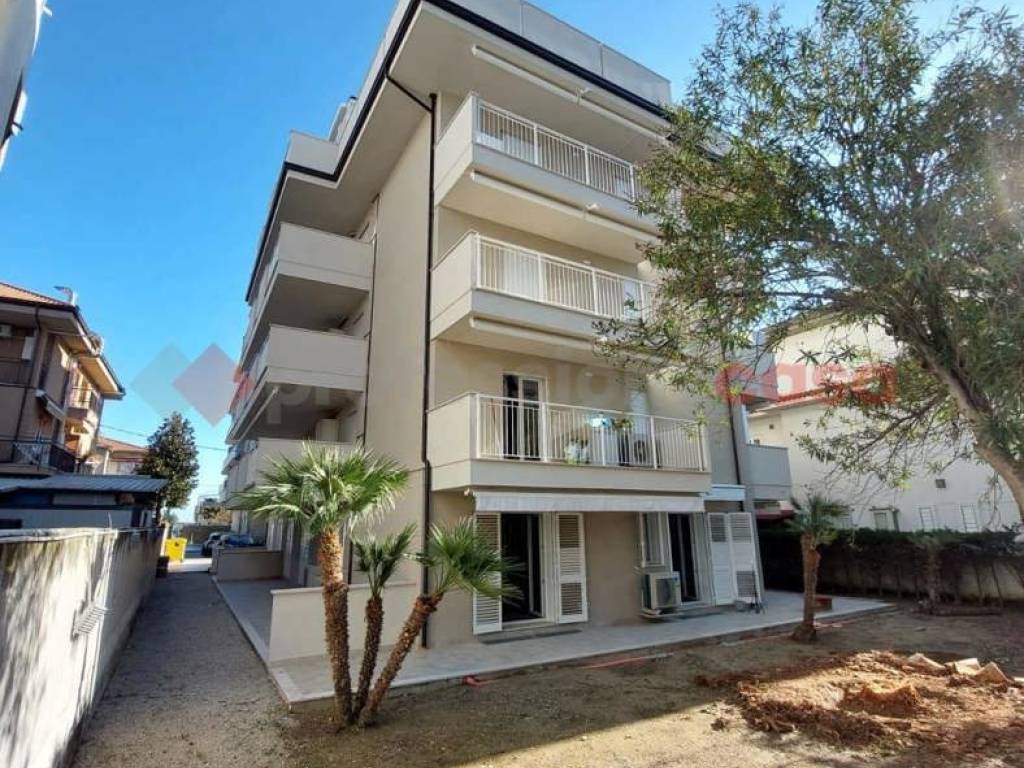 Appartamento a Alba adriatica in Via Firenze , 8 - Foto 2