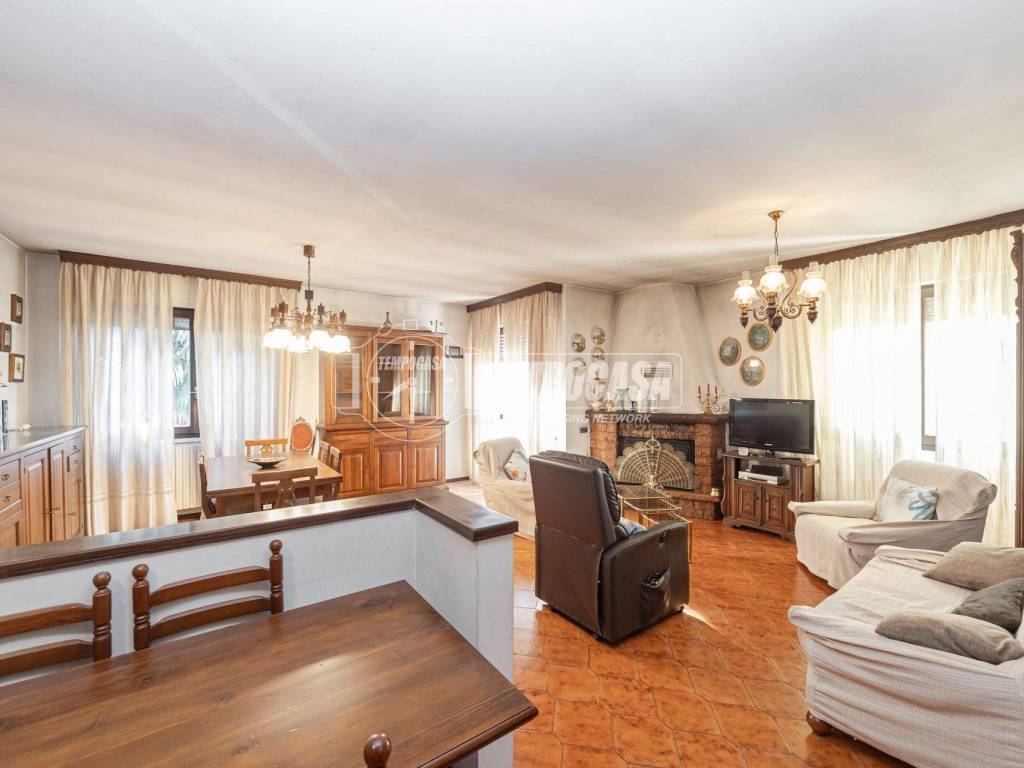 Appartamento a Cassago brianza in Via A. Volta 59 - Foto 3