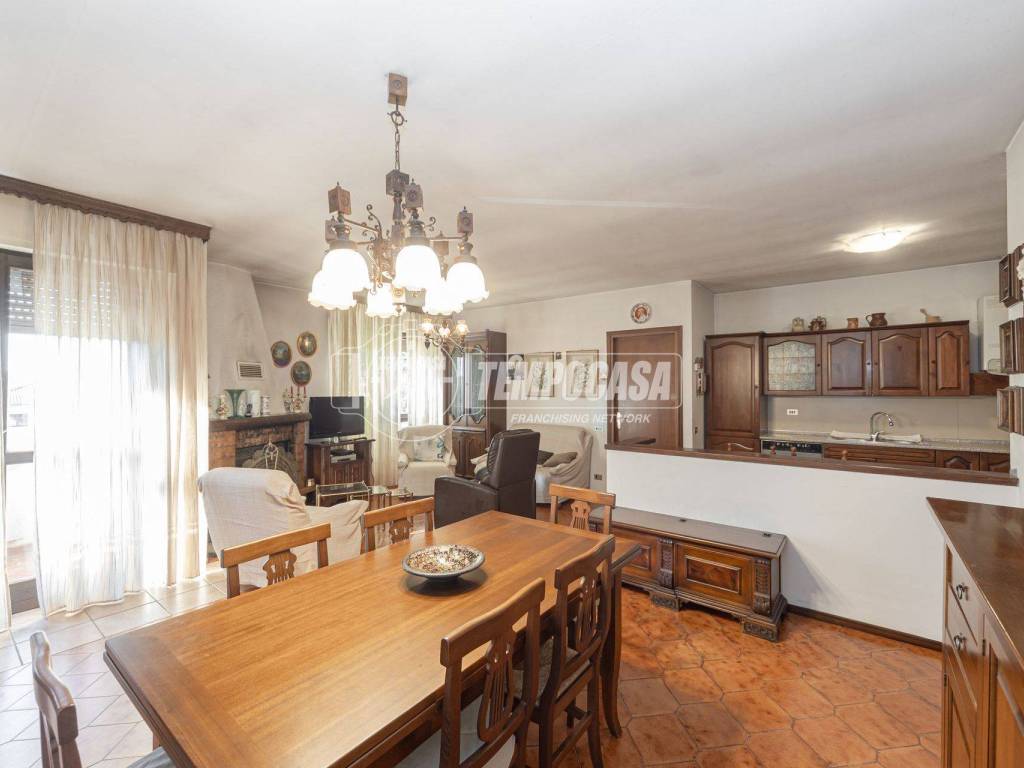 Appartamento a Cassago brianza in Via A. Volta 59 - Foto 4