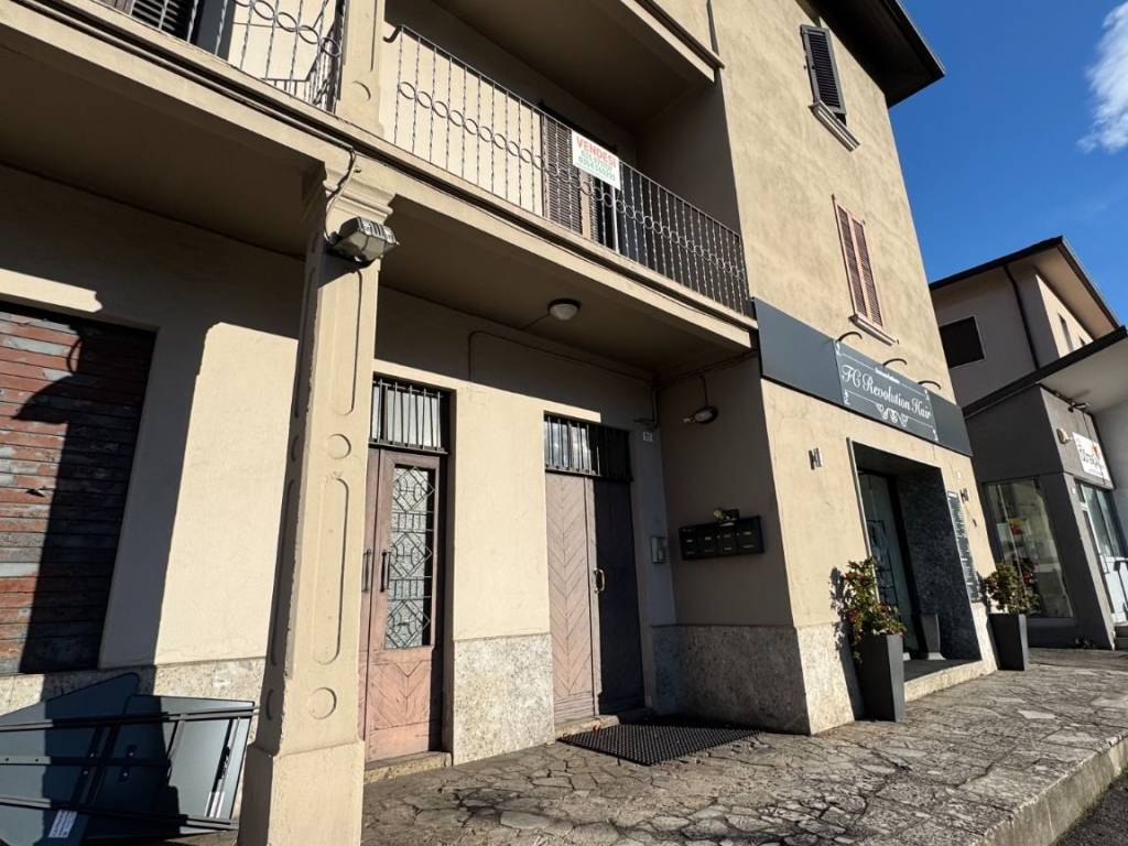 Appartamento a Costa volpino in Via Nazionale, 97 - Foto 2
