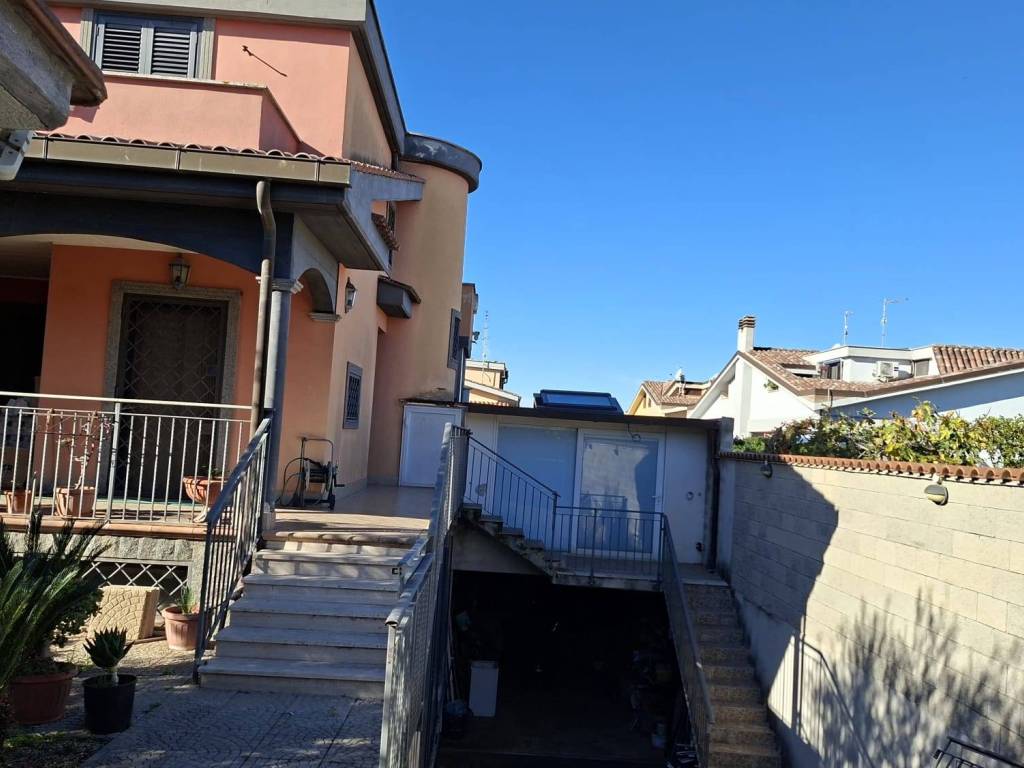Villa a Ladispoli in Via dei Gladioli - Foto 2