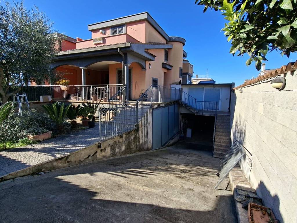 Villa a Ladispoli in Via dei Gladioli - Foto 3