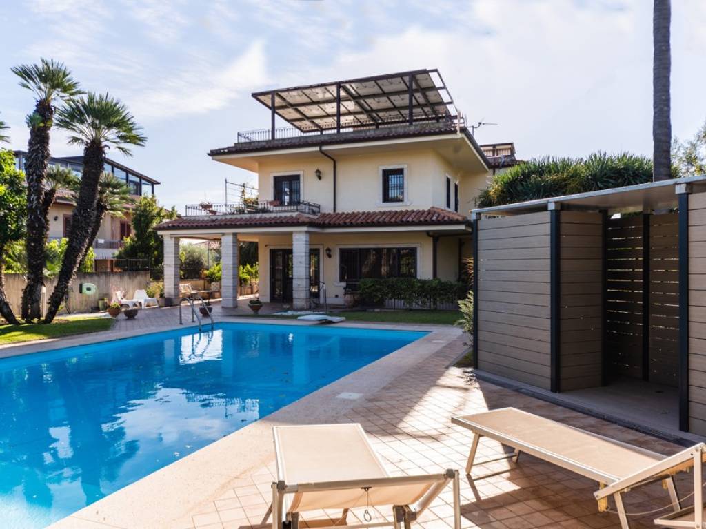 Villa a Aci castello in Via Giacinta Pezzana, 3 - Foto 2