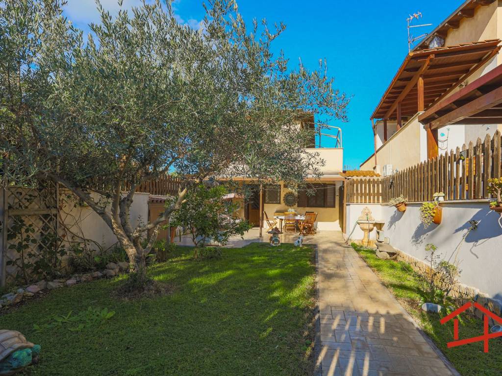 Villa a Ardea in Via Achille - Foto 2