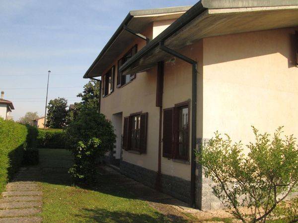 Villa a Chiari in Via Monsignor G. Bosetti, 12 - Foto 2