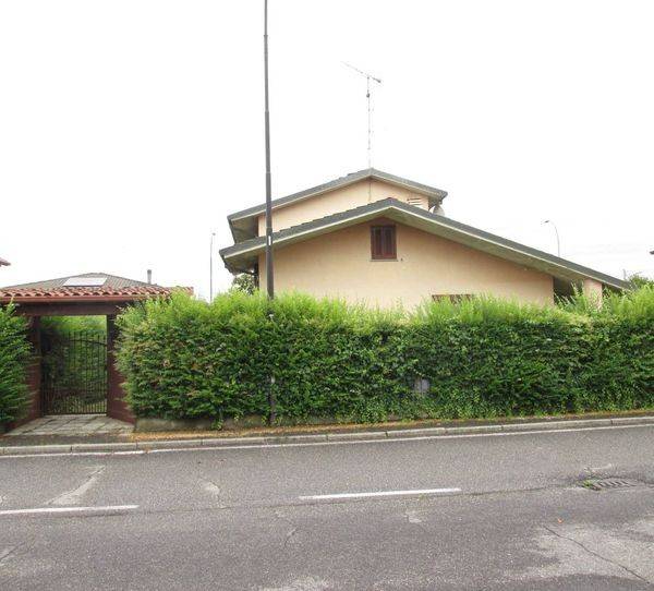 Villa a Chiari in Via Monsignor G. Bosetti, 12 - Foto 3