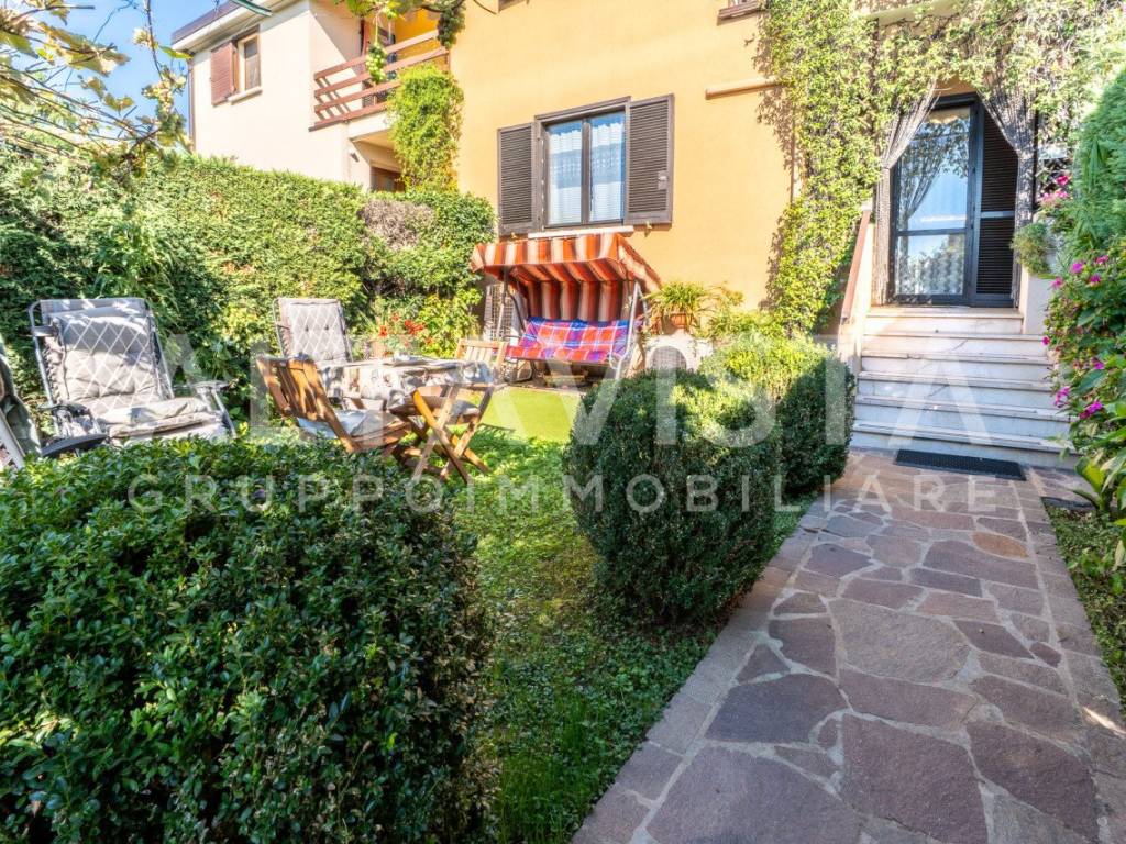 Villetta a schiera a Rezzato in Via Fratelli John e Robert Kennedy - Foto 4