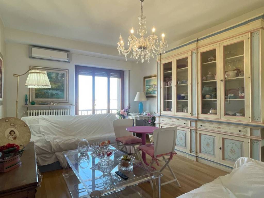 Appartamento a San benedetto del tronto in Viale Secondo Moretti, 12 - Foto 2