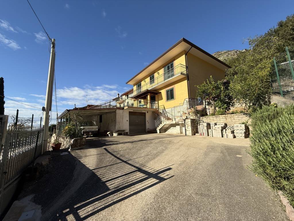Casa indipendente a Fondi in Via Monte delle Fate - Foto 2
