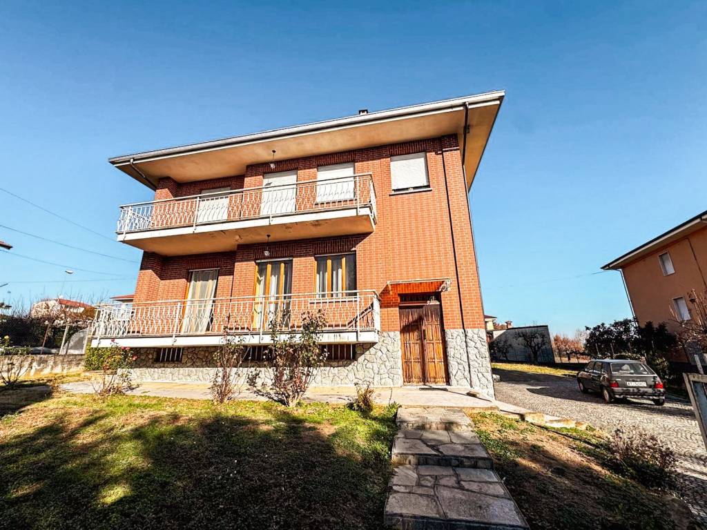 Appartamento a San damiano d'asti in Via Francesco Petrarca - Foto 2