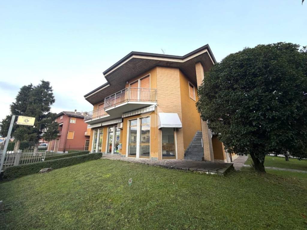 Appartamento a Carobbio degli angeli in Via Sandro Pertini, 10 - Foto 2