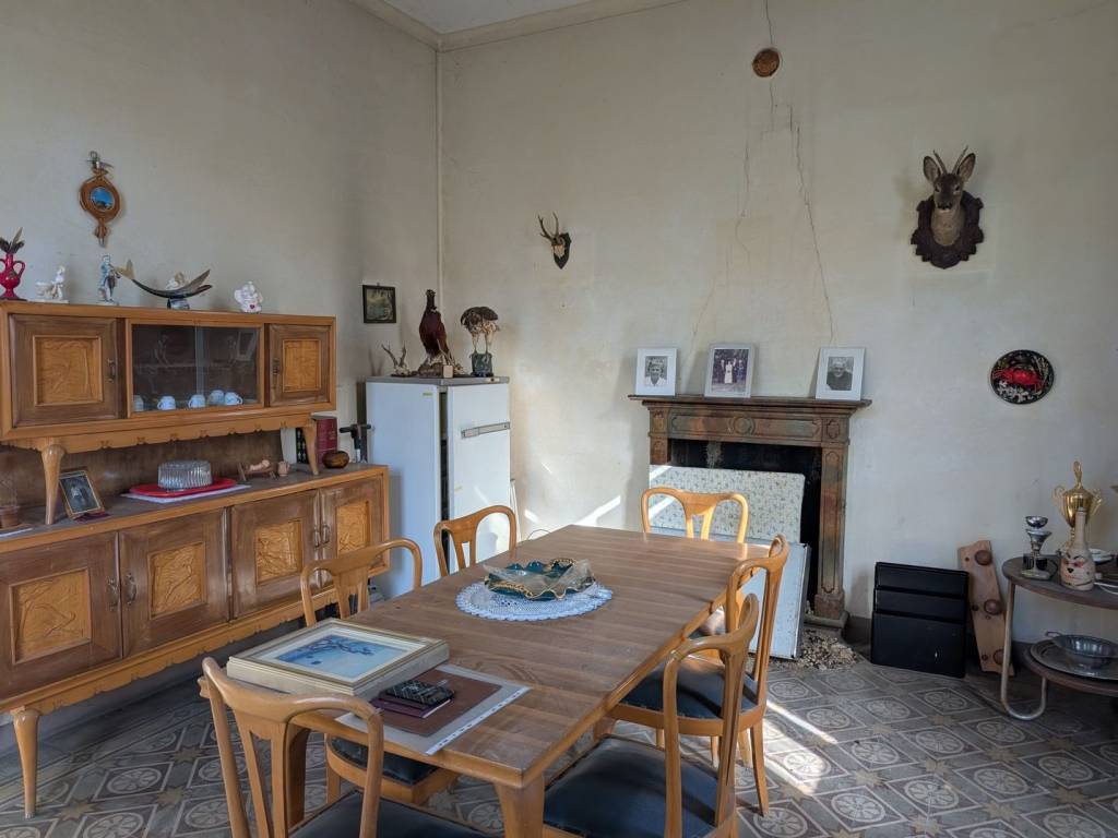 Villa a Bisuschio in Via Silvio Pellico, 6 - Foto 2
