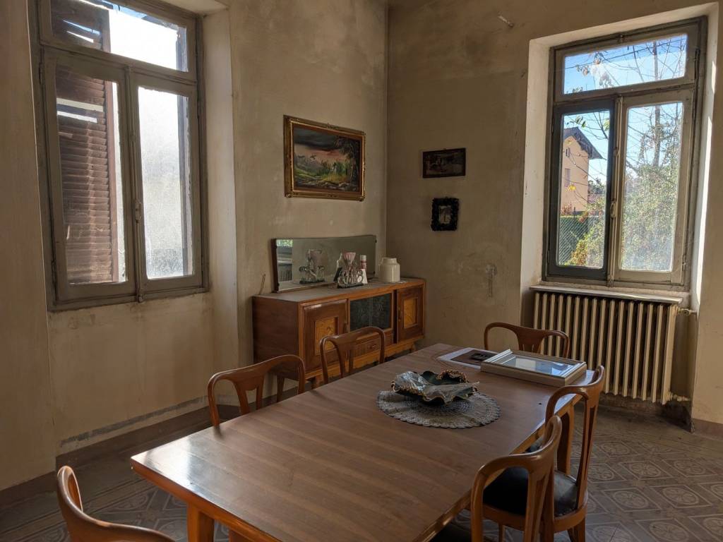 Villa a Bisuschio in Via Silvio Pellico, 6 - Foto 3