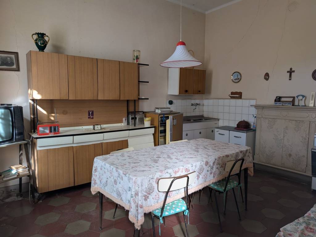 Villa a Bisuschio in Via Silvio Pellico, 6 - Foto 5