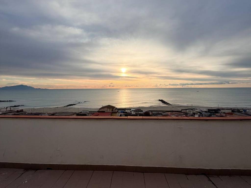 Appartamento a Castel volturno in Viale degli Ulivi, 31 - Foto 2