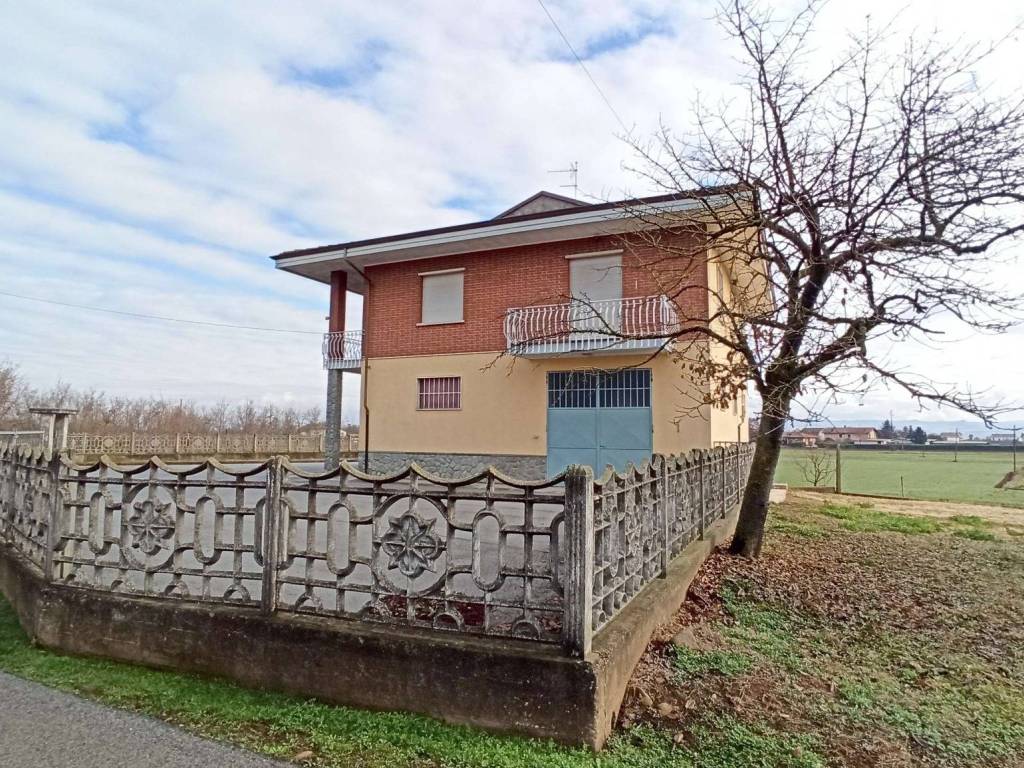 Villa a Carrù in Strada Benevagienna, 77 - Foto 2