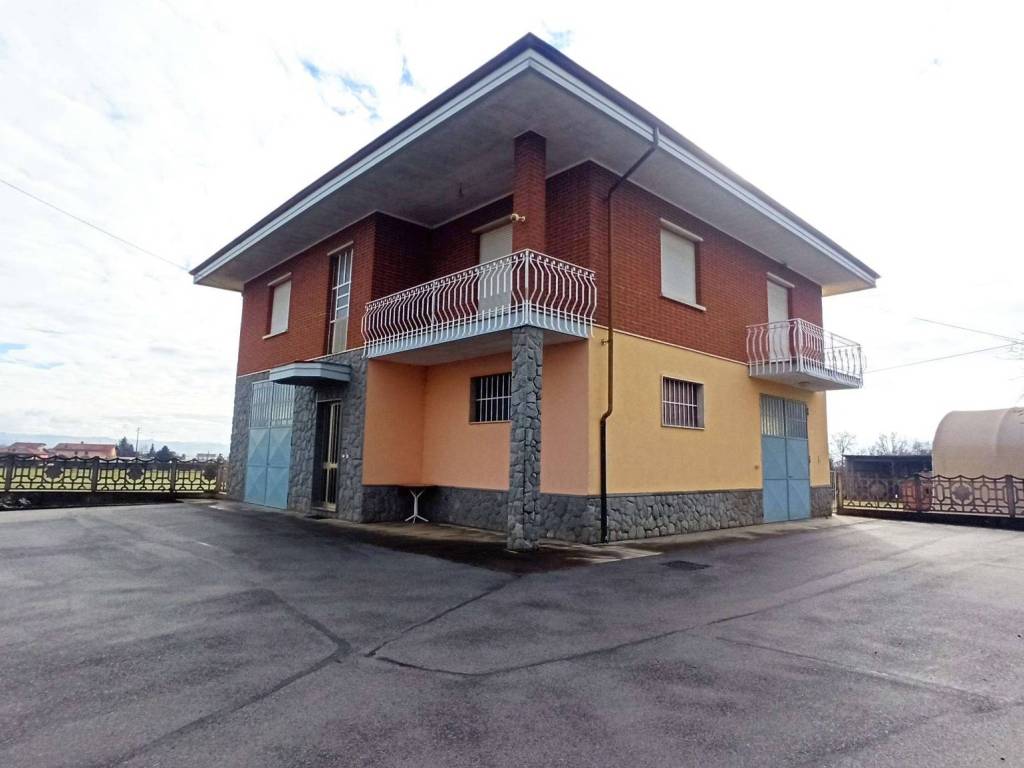 Villa a Carrù in Strada Benevagienna, 77 - Foto 4