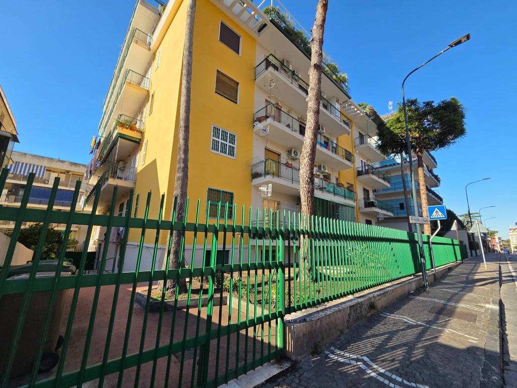 Appartamento a Portici in Via Flotard De Lauzieres, 10 - Foto 2