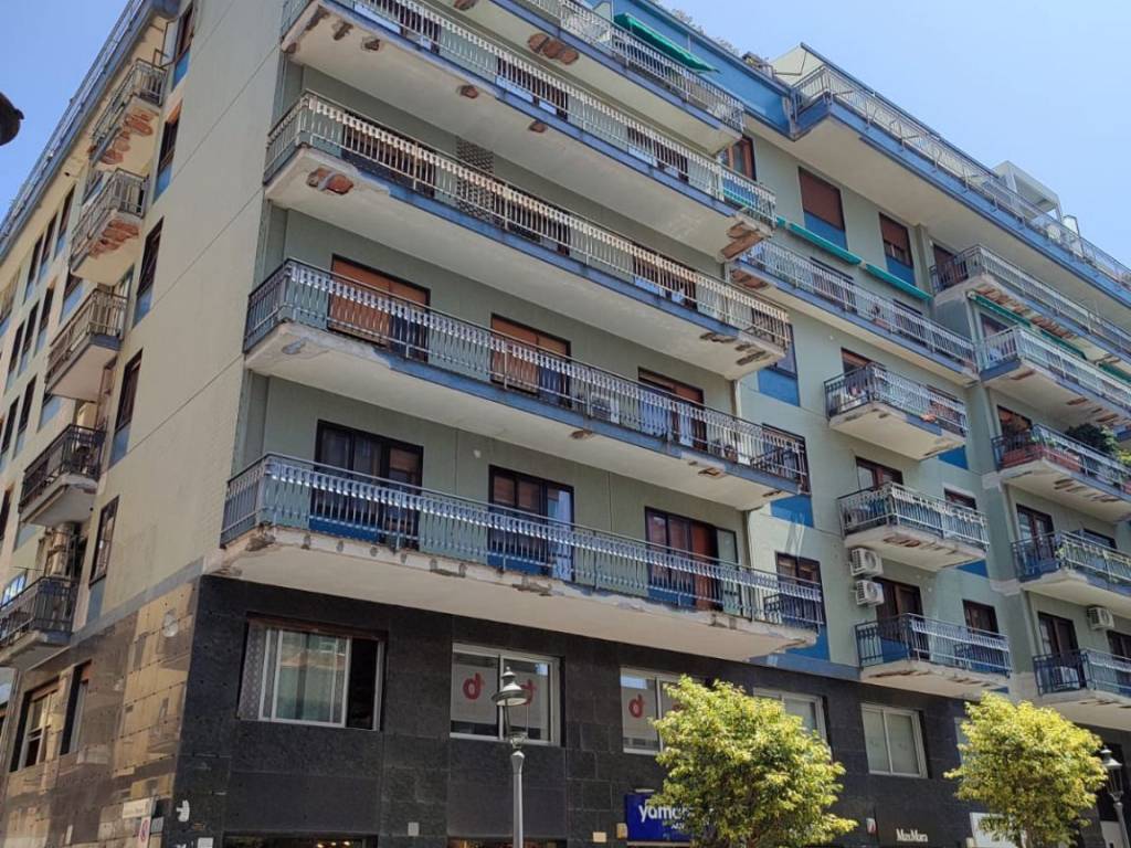 Appartamento a Salerno in Corso Vittorio Emanuele, 58 - Foto 4