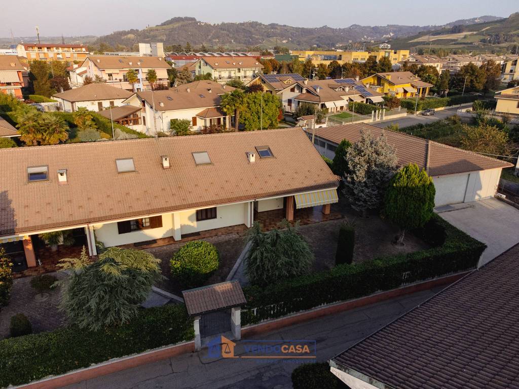 Villa a Canelli in Via Augusto Monti - Foto 2