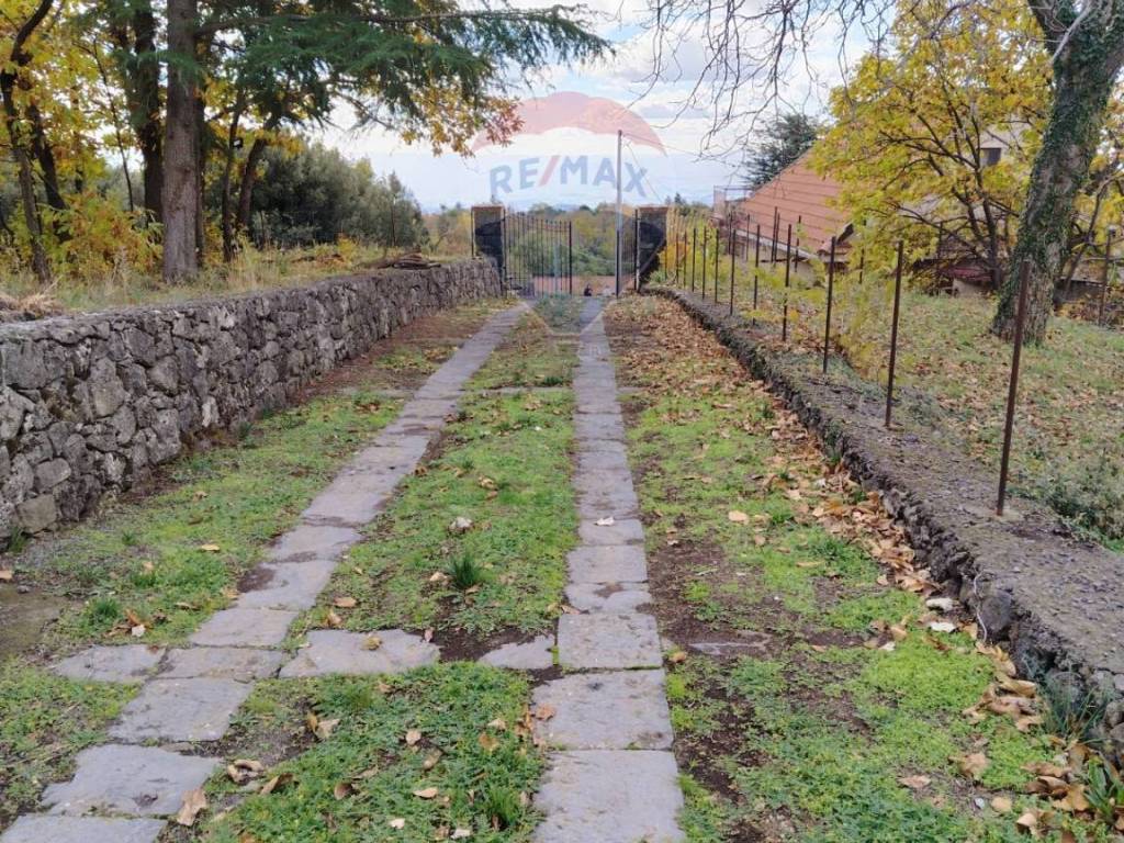 Terreno a Adrano in Contrada Calabrese - Foto 2