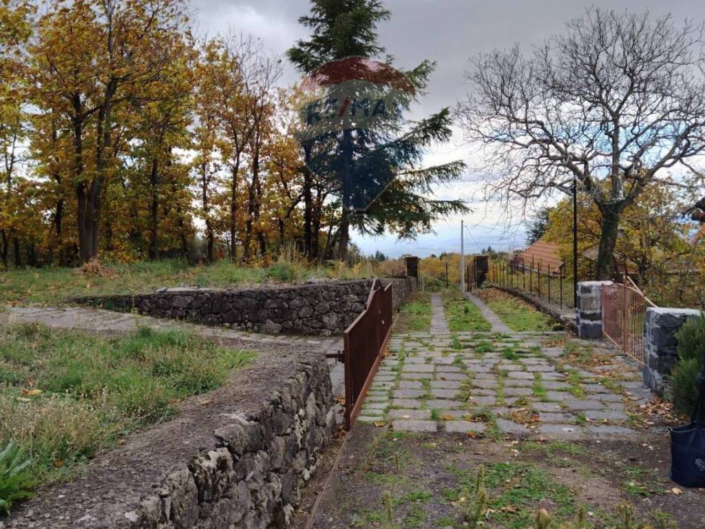 Terreno a Adrano in Contrada Calabrese - Foto 3