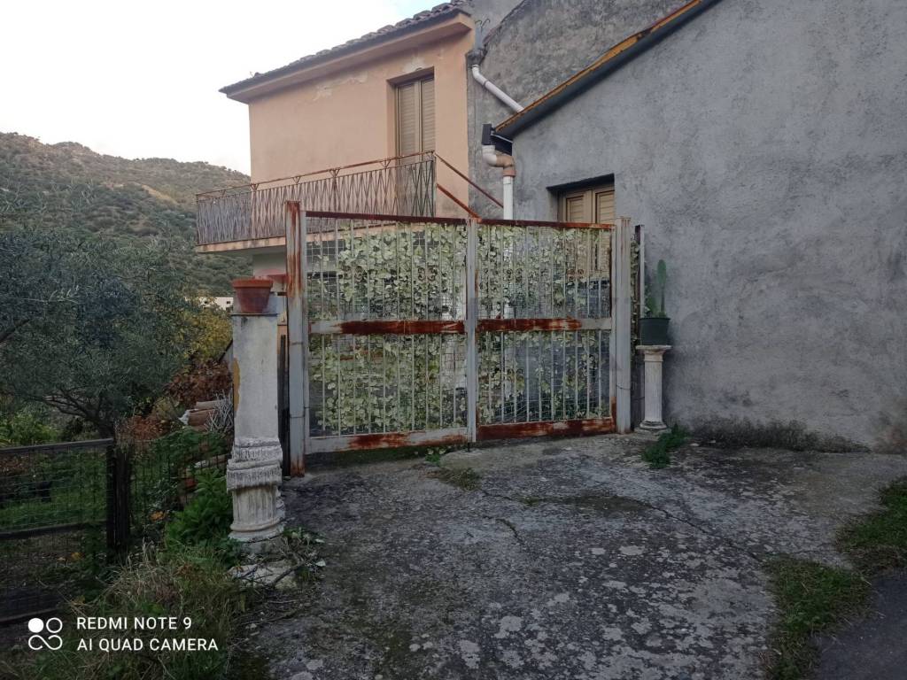 Rustico / casale a Castiglione di sicilia in via ficarazzi - Foto 2