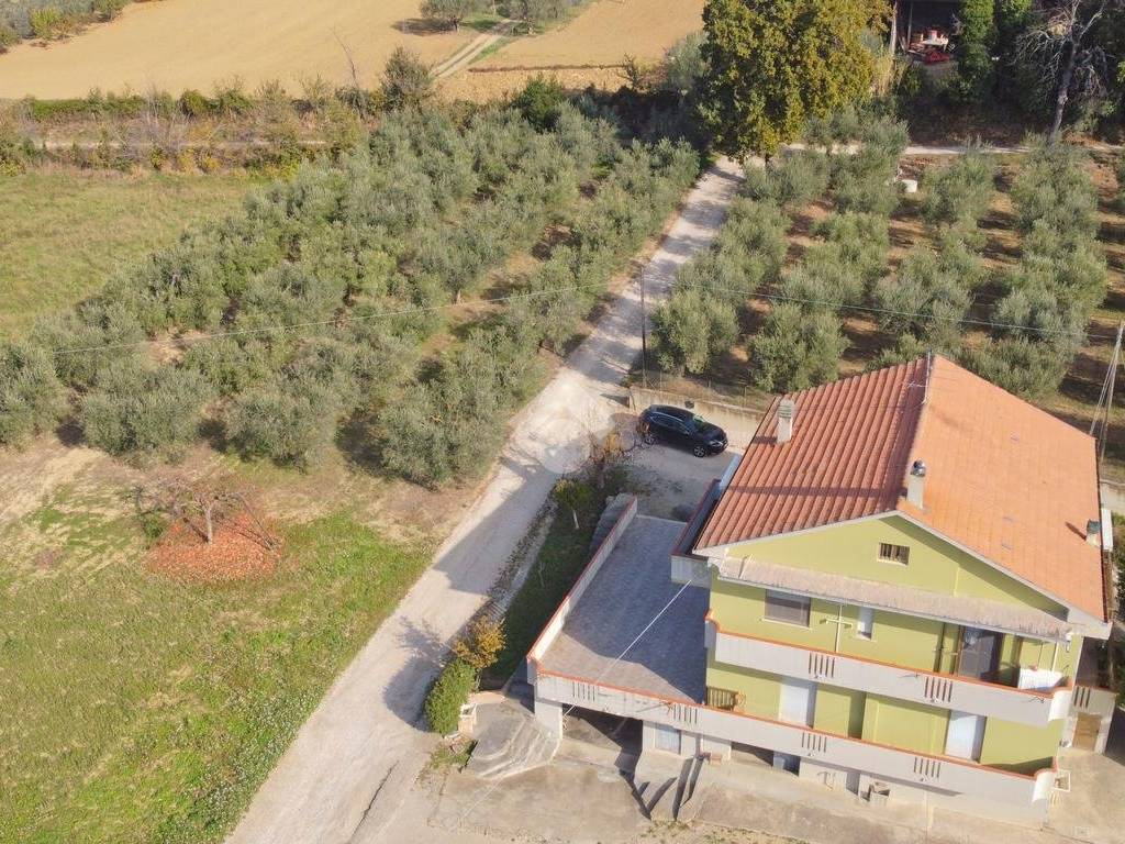 Villa a Giulianova in Via Vecchia Per Montone, 9 - Foto 2
