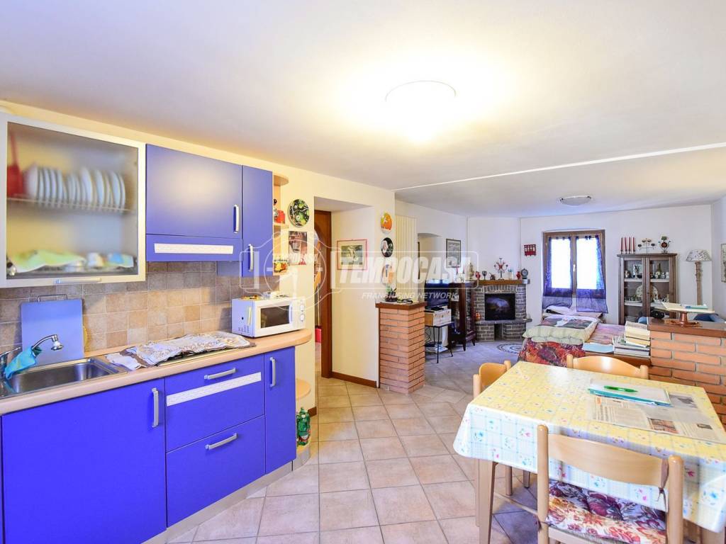 Appartamento a Valbrona in Via Risorgimento - Foto 2