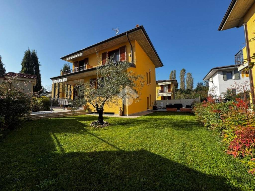 Villa a Brescia in Traversa Ottava Villaggio Badia - Foto 3