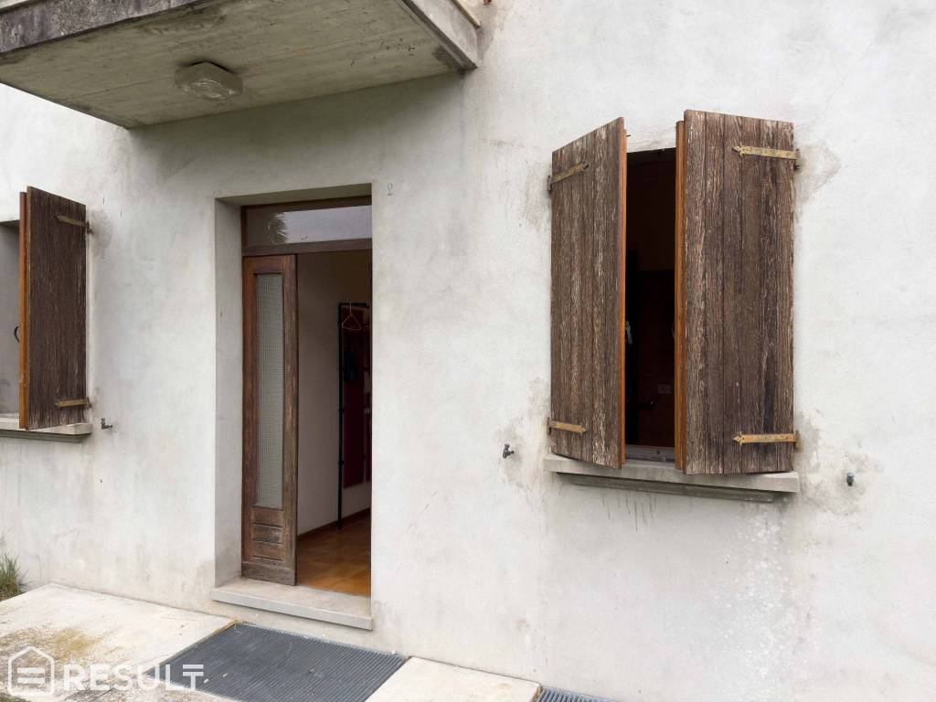 Villa a Sequals in Via Gian Domenico Facchina, 4 - Foto 2